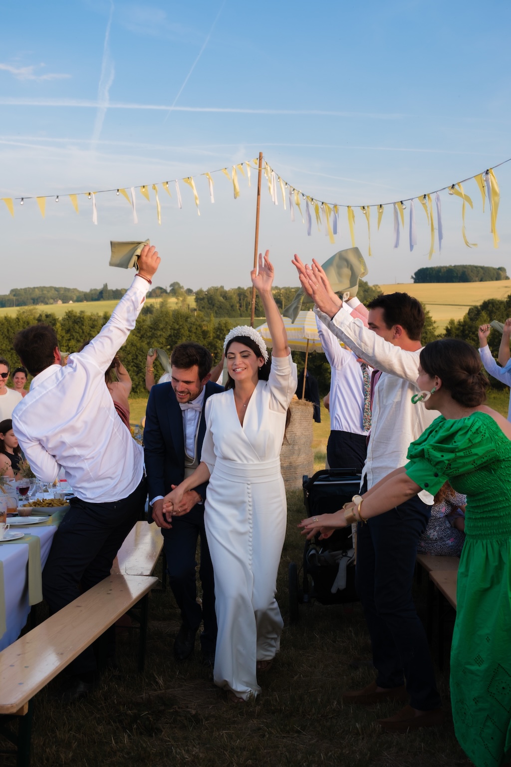 Mariée dansant pendant la soirée de son mariage